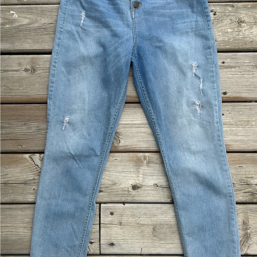 Guess Jeans 1981 High Rise Button Fly Skinny Distressed Light Wash Women’s Sz 31